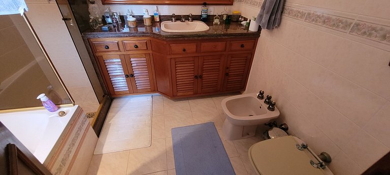 Linda casa em condominio particular