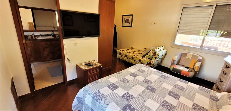 Linda casa em condominio particular