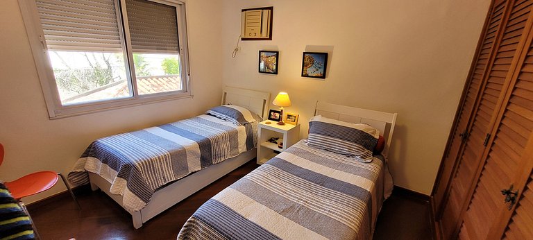 Linda casa em condominio particular