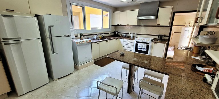 Linda casa em condominio particular