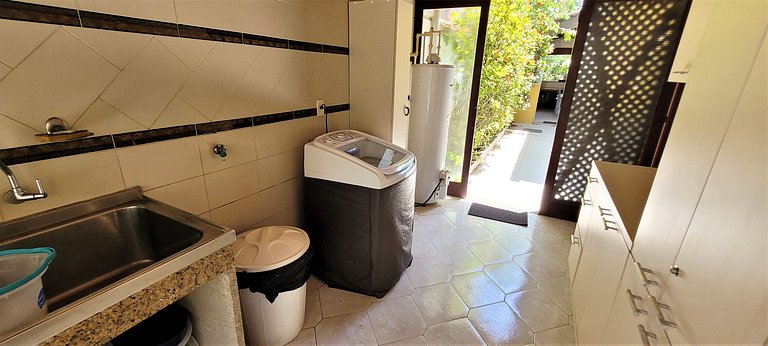 Linda casa em condominio particular