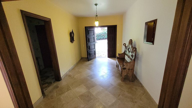Casa de montanha com piscina e muito verde