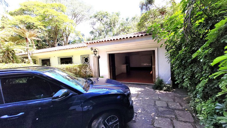 Casa de montanha com piscina e muito verde