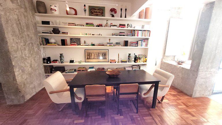 Amplio, tranquilo y bien decorado.