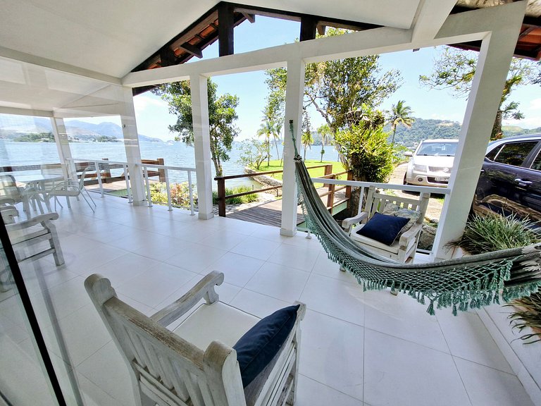 Rio Angra dos Reis com Praia Particular