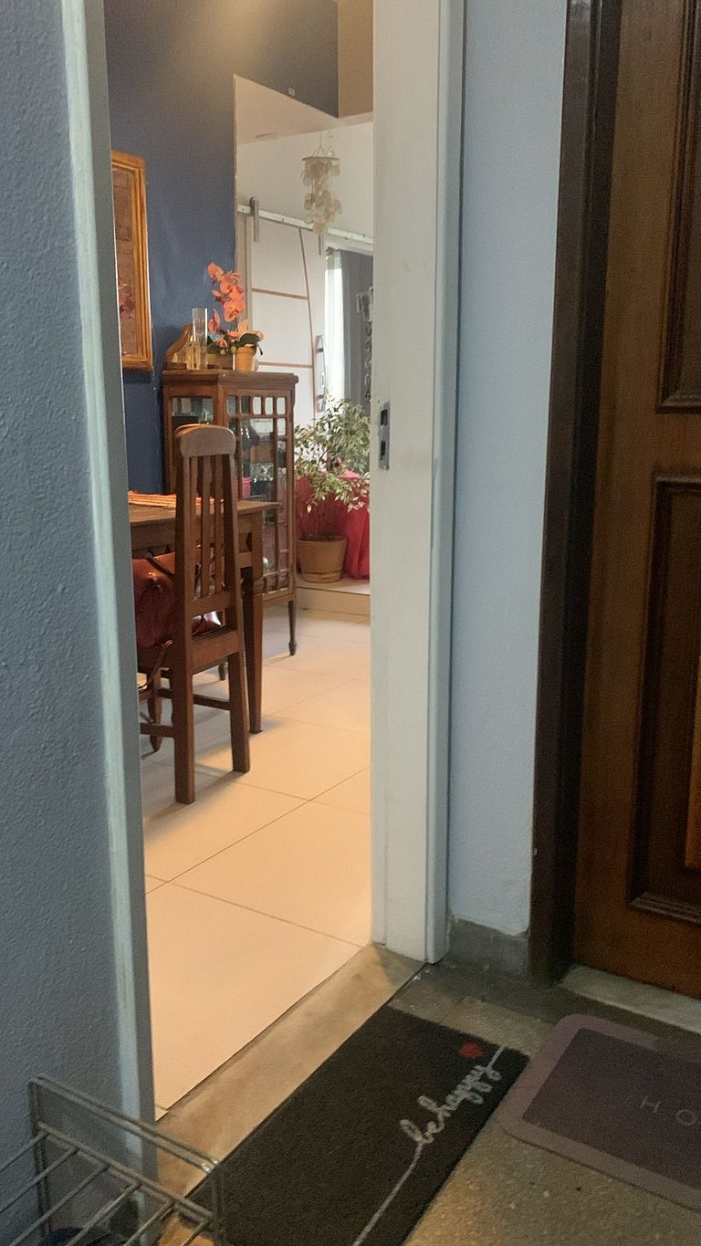 Cozy apartment in leblon for up to 4 people