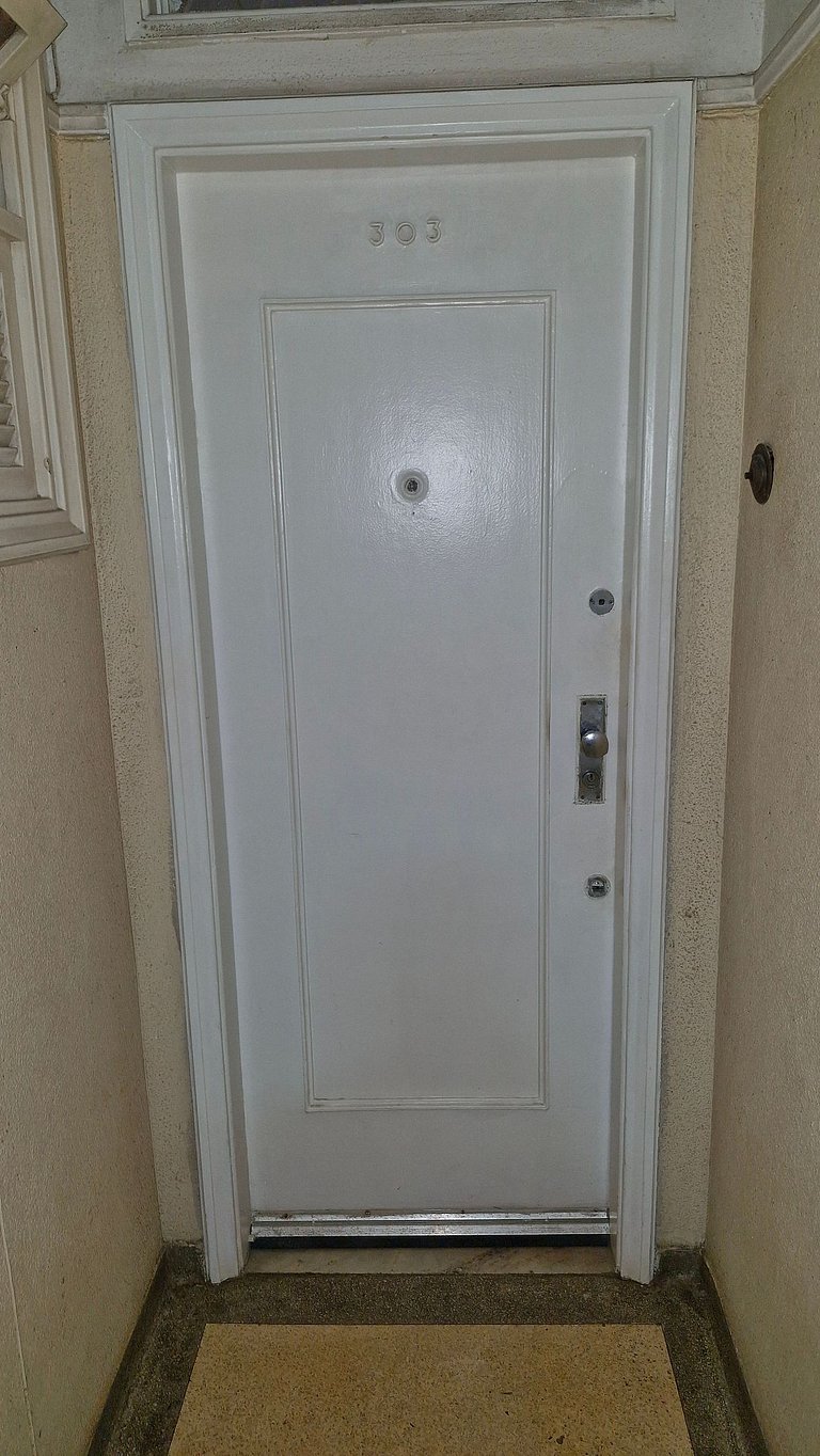 Quarto e sala 2 quadras da praia
