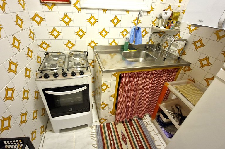 Quarto e sala 2 quadras da praia