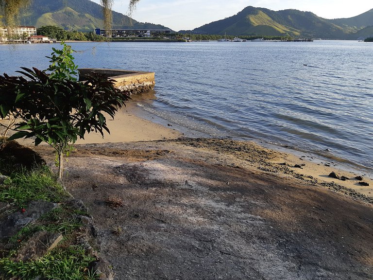 Rio Angra dos Reis com Praia Particular
