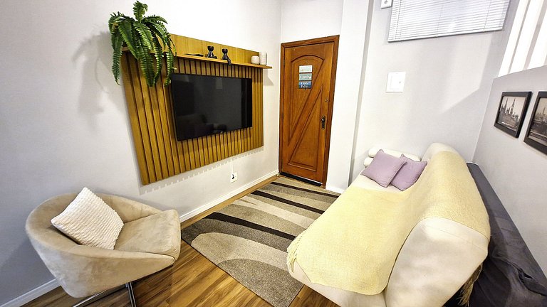 Studio novo apenas 1 quadra da praia do Leme