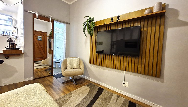Studio novo apenas 1 quadra da praia do Leme