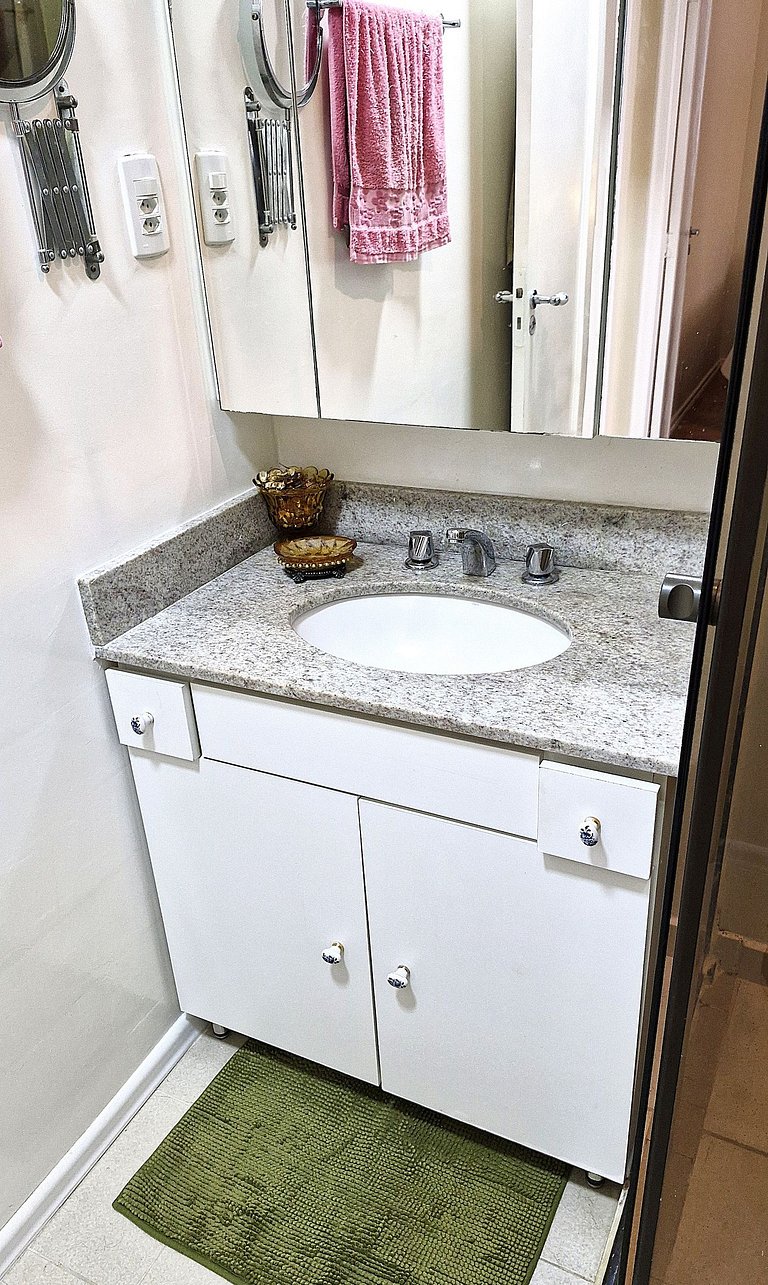 Quarto, banheiro e cozinha para 3 pessoas