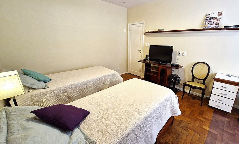 Quarto, banheiro e cozinha para 3 pessoas