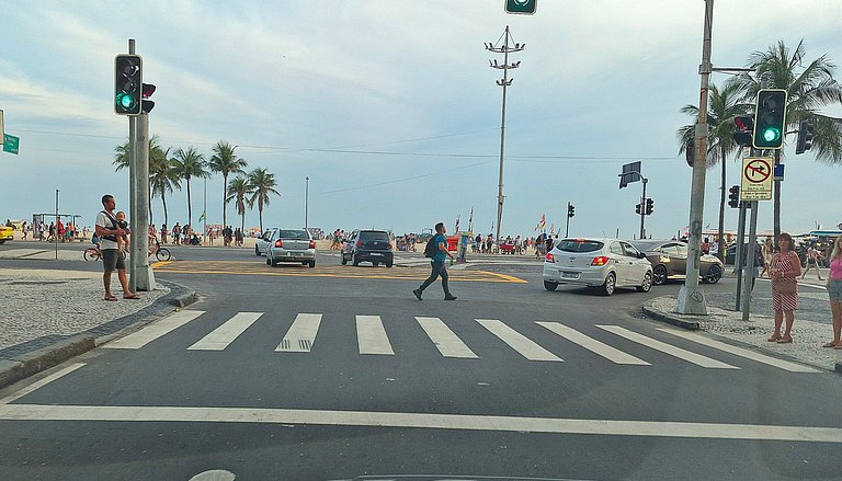Dormitorio y salón a pocos pasos de la playa.