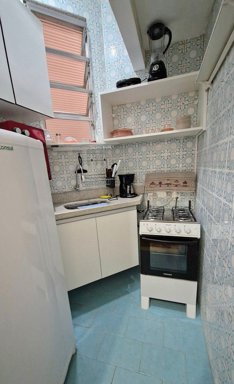 Quarto e sala alguns passos da praia