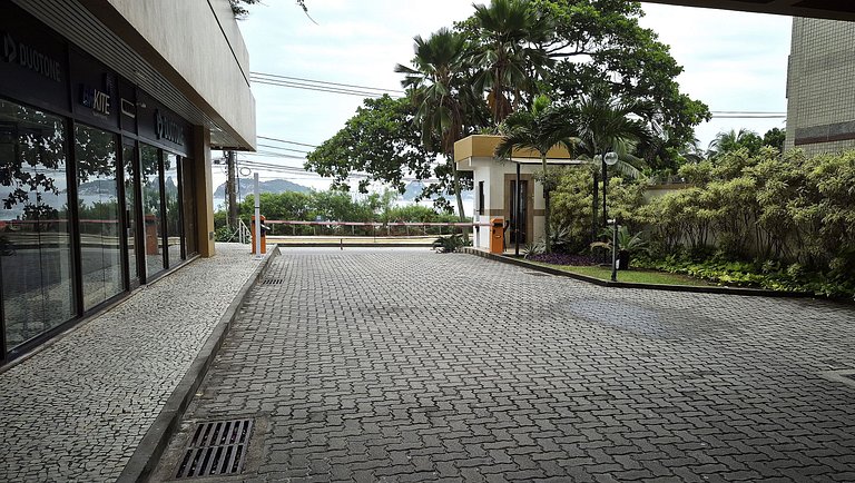 Flat frente mar com serviços