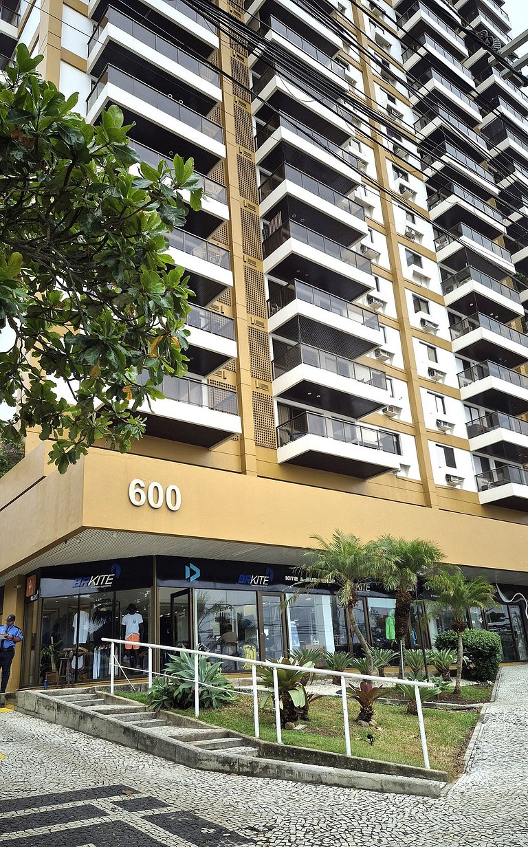 Seafront flat with services