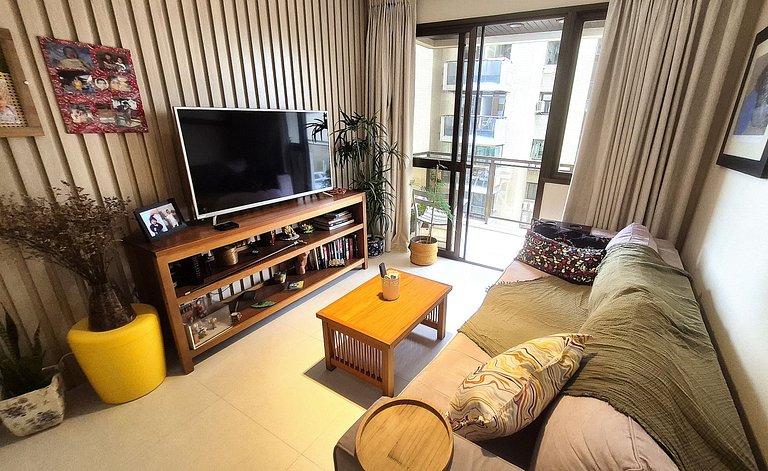 Seafront flat with services