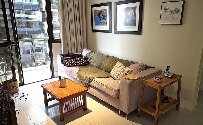 Seafront flat with services