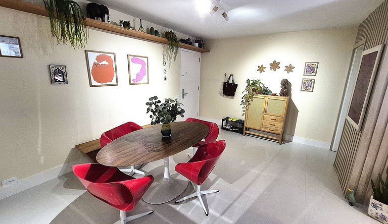 Seafront flat with services
