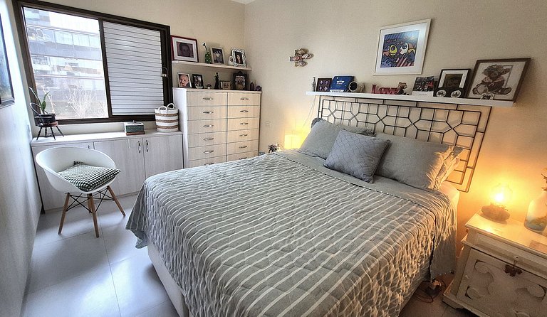 Seafront flat with services