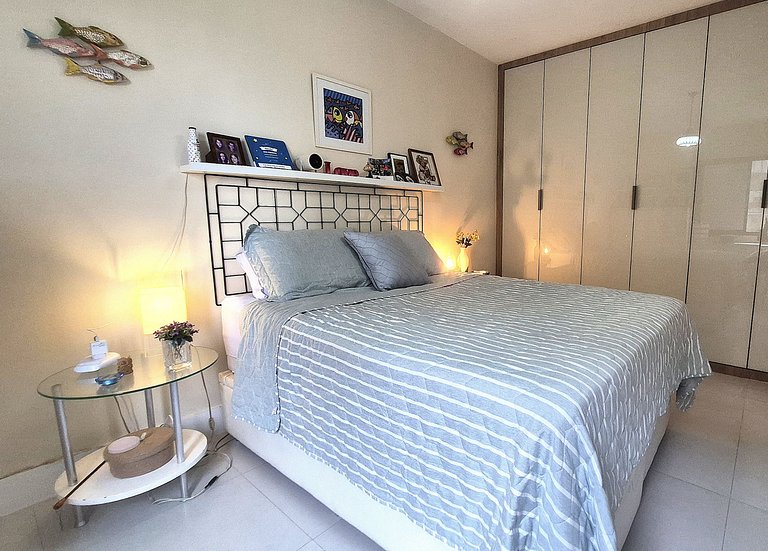 Seafront flat with services
