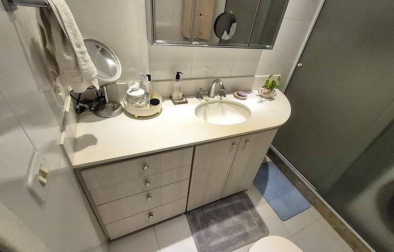 Seafront flat with services