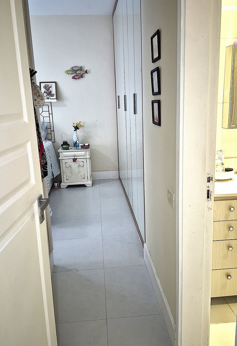 Seafront flat with services