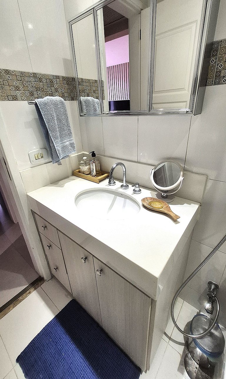 Seafront flat with services