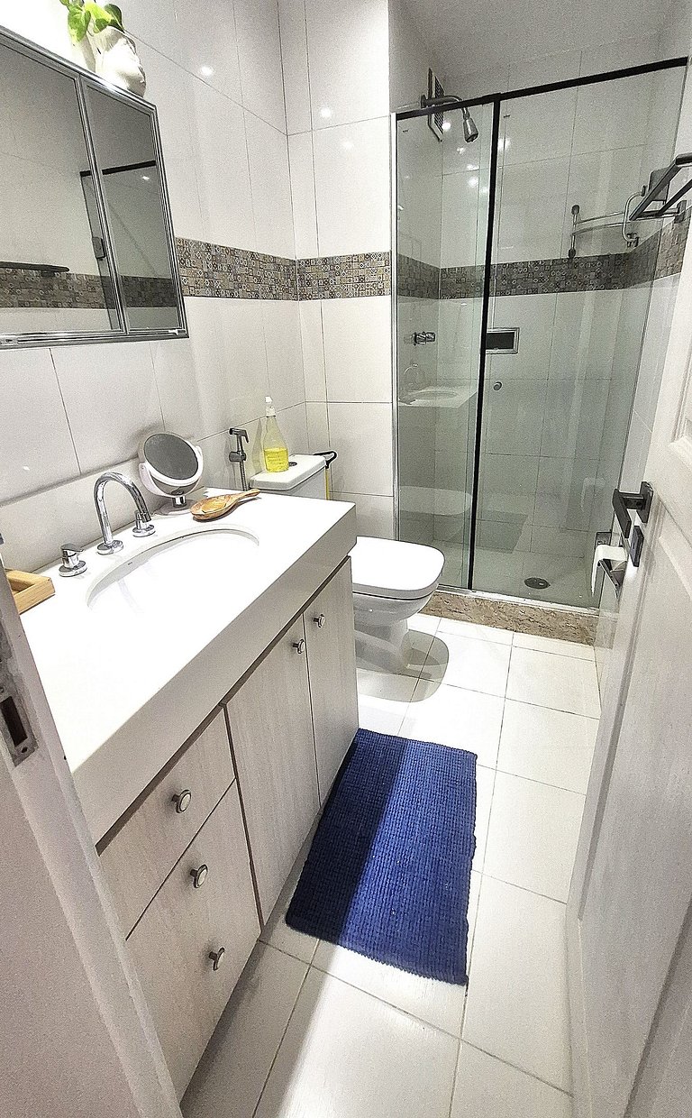 Seafront flat with services