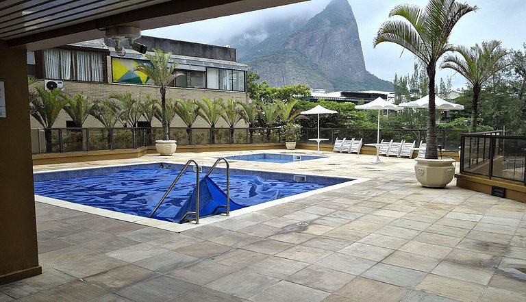 Flat frente mar com serviços