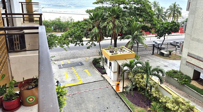 Flat frente mar com serviços