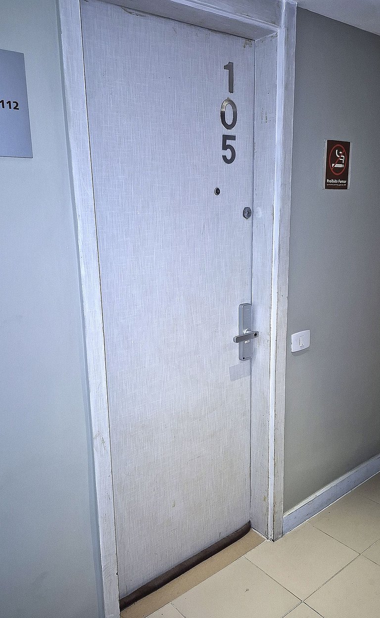 Seafront flat with services