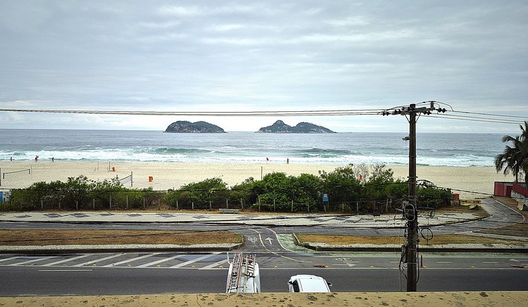 Flat frente mar com serviços