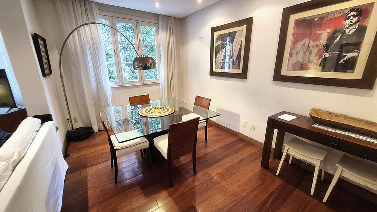 Cozy Ipanema refuge: Private, steps from the Beach