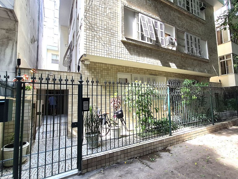 Silence and privacy near the metro
