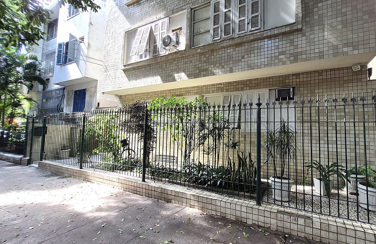 Silence and privacy near the metro