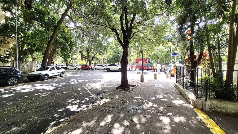 Silence and privacy near the metro