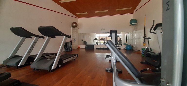 Apto con servicios, vista al mar y al Cristo