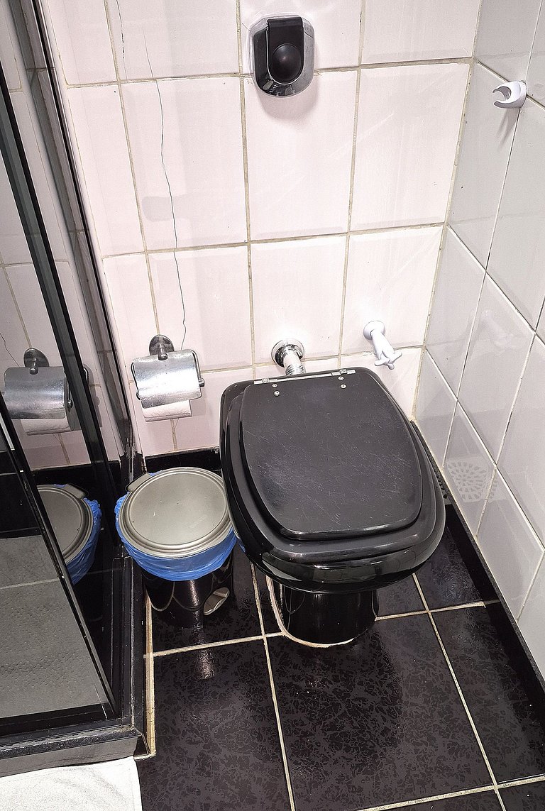 Tranquilo e seguro poucos passos do mar