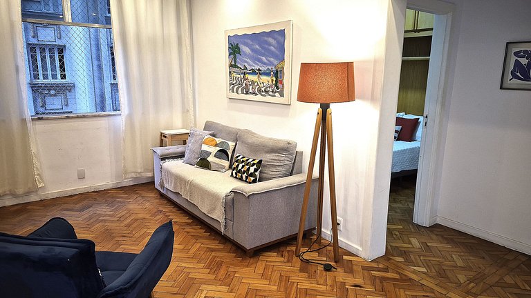 Tranquilo e seguro poucos passos do mar