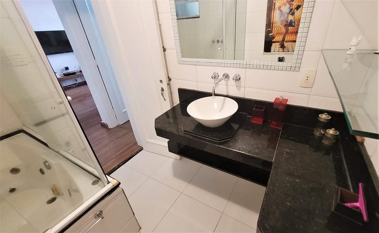 Comfort and privacy 2 blocks from Ipanema beach