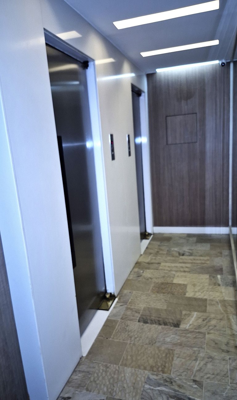 Comfort and privacy 1 block from the beach