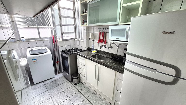 Comfort and privacy 1 block from the beach