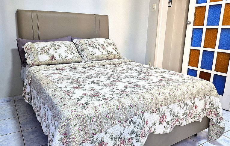 Comfort and privacy 1 block from the beach