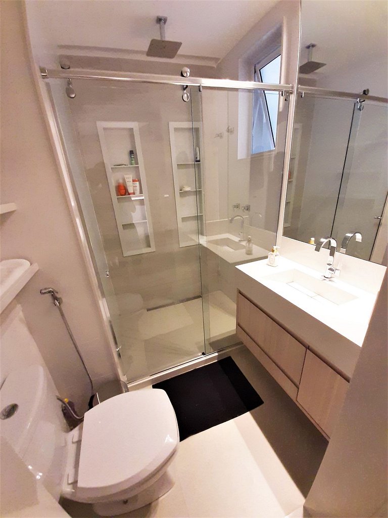 Apartamento luxo 1 quadra da praia C102