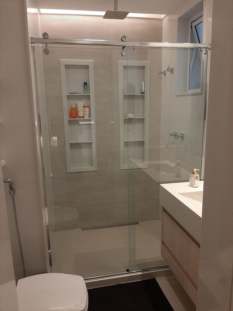 Apartamento luxo 1 quadra da praia C102