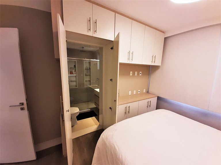 Apartamento luxo 1 quadra da praia C102