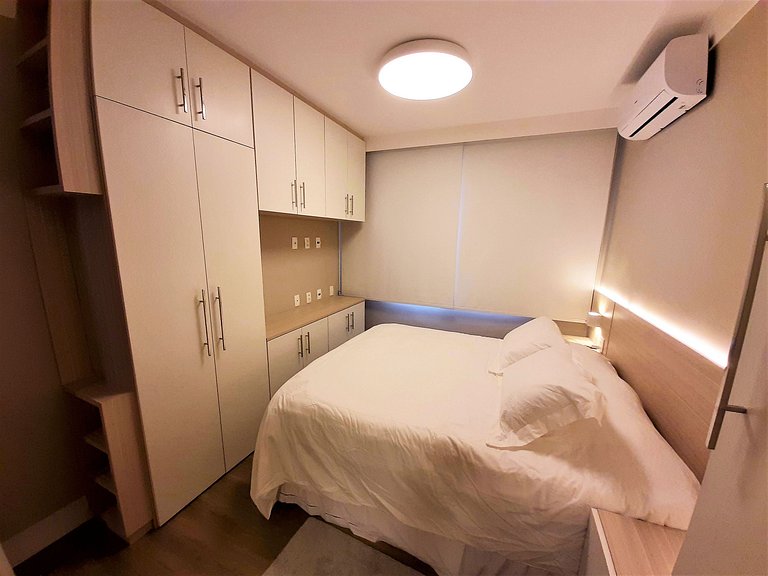 Apartamento luxo 1 quadra da praia C102