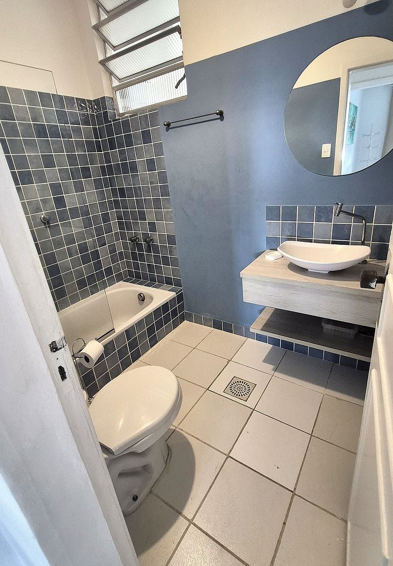 Apartamento reformado próximo as praias do Arpoador, Ipanema